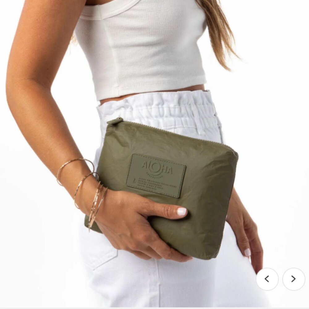 ALOHA Collection Small Pouch Monochrome in Olive Green